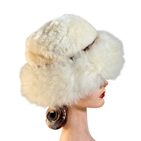 Womens VTG Ivory Shearling Big Brimmed Hat 1970s Large Size Pom Poms - Picture 5 of 8